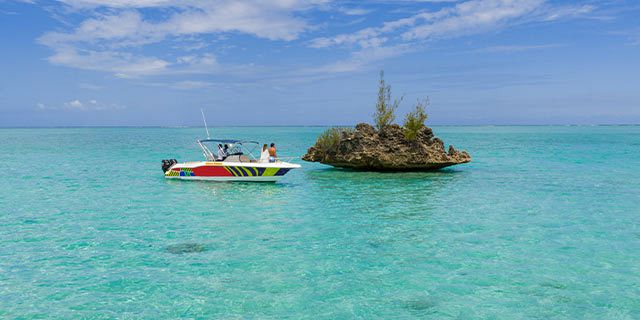 Exclusive sunset cocktail on speedboat black river (5)